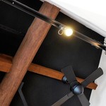 鶴亀 - 天井の梁ですが、凝った建物みたいです。