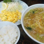 新華苑 - ２月２９日の日替り定食、味噌ラーメン＋カニ玉子焼き＋小ライスで８５０円