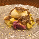 レンゲ - カリフラワーとポーチドエッグ　ミモレットチーズと黒トリュフがけ