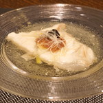 レンゲ - クエの香り蒸し　金華ハムと豆鼓を添えて