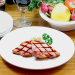 ビッグ・ジョー - 贅沢な厚切りの食べごたえとジューシーさ抜群のBigJoe特製「炭火焼厚切りベーコン」550円（税込）