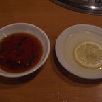 炭焼 金竜山 - タレとレモン