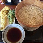 丸亀製麺 生野巽店 - 釜揚げうどん特盛りに天ぷら2つでありがたい限りの580円