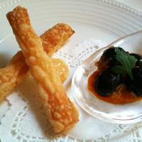 エルルカン・ビス - アミューズ『チーズパイとオリーブのマリネ』「木漏れ日のランチ」