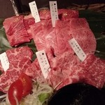 和牛焼肉 とびうし - 3回目。赤身三種にロースにミスジ