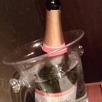 和牛焼肉 とびうし - 3回目。二人だけどシャンパーン！飲み放題です