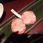 和牛焼肉 とびうし - 3回目。上タン。2枚すでに焼いたｗ