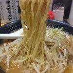 東座 - 濃厚味噌白湯そば(麺アップ）