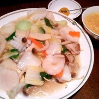 中国飯店 紫玉蘭 - 「海鮮あんかけ焼きそば」