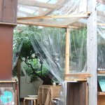 はぐら茶屋 - 入口から見た店内の様子です。