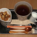 はぐら茶屋 - 本日の紅茶、キャラメル風味です。