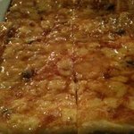 ITALIAN GARDEN - アンチョヴィのピザ　アップ