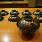 日本料理 たかむら - 緑色の器は非常に希少価値が高いとのこと、１５０年前の輪島塗なんだそうです。