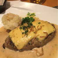 旬菜ステーキ処 らいむらいと - らいむらいと風チーズハンバーグ 200円