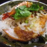 清粥小菜　明 - 足赤海老のガーリック蒸し〜下に蓮の葉を添えて〜