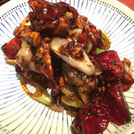 ライオン飯店 - ワタリガニのぶつ切り朝天唐辛子炒め