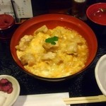 あい庵 - 宝夢卵の親子丼 ７００円(税込) 鶏スープ、美味しいお漬物、一味だったかな、付き。