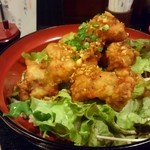 あい庵 - 和風ユーリンチー丼 ７００円(税込) 週替わりメニューでサクサクしっとりの唐揚げが６粒。