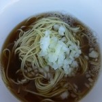 煮干乱舞 - 中華そば 500円　ver. 2.7(背黒・伊吹・鯵・平子)　カエシを1/2にしてもらいました。出汁感たっぷりの優しい味わいに。