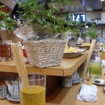 ころも屋 礼文 - 揚げたてがカウンターへ