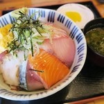 魚河岸本舗 ぴち天  - 海鮮丼