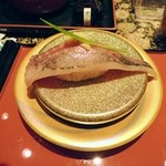 茜屋 すしぎん - 関あじ。