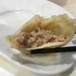 京鼎楼 - ラスト一つ小籠包 中身
      2016.2.27 Sat.
      