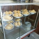 みどり屋 - 先に持ち帰りの分のけて、これだけ並んでます。