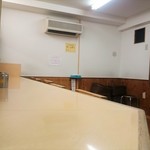 煮干鰮らーめん 圓 - カウンター左奥からの右方面