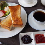 イーハトーヴ Sora - モーニングトーストセット（コーヒー・紅茶おかわりOK）￥600