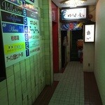 ゆう喜屋 - 入り口前の通路