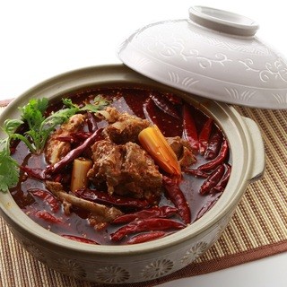 特製骨つき羊肉の鍋【羊蝎子鍋】