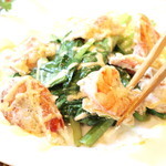 蛋黃醬炒蝦子和菠菜