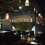 イニシャル サッポロ - 妖しげで刺激的な店内