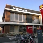 マクドナルド 公園南東筋店 - 朝日に照らされている外観