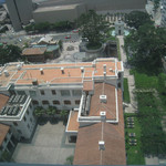 Prince Restaurant - 移転前のペキンロード店の窓からはヴィクトリア・ハーバーが一望です。見下ろす隣の建物が現在の店舗のある1881ヘリテージです。