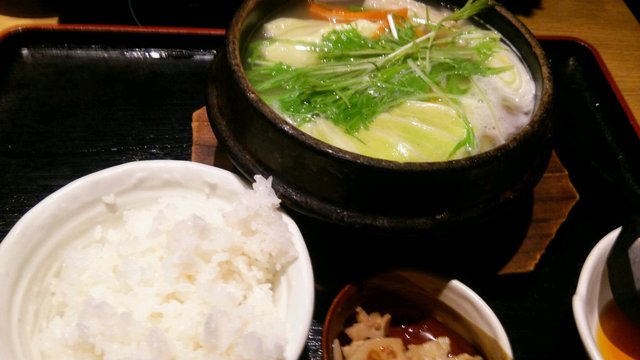 料理写真 2ページ目 水炊き もつ鍋 鳥料理 博多 華味鳥 新宿三井ビル店 By Myanmar （【旧店名