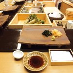 鮨 一新 - 【'16/03/01撮影】店内のカウンター席の風景です