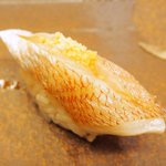 鮨 一新 - 【'16/03/01撮影】一新すし会席 3240円 の春子鯛 海老そぼろ