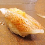 鮨 一新 - 【'16/03/01撮影】一新すし会席 3240円 の春子鯛 海老そぼろ