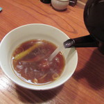 手打そば 菊谷 - 蕎麦湯を注ぐ（2016/3）