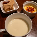 モンテ アスル - 手前のはスープです。