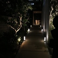 レフェルヴェソンス - アプローチ照明に注目