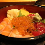 鮨健 - 三色丼 1100円。