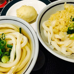 純手打ち讃岐うどん五郎 - 左はひやあつ、右はしょうゆうどん