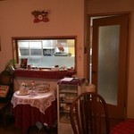 マーガレット - 奥がキッチンで手前にお菓子達