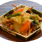 巣ごもり蕎麦（揚げ蕎麦の野菜あんかけ）