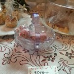 マーガレット - ラズベリーのスノーボール
      お勧めします。