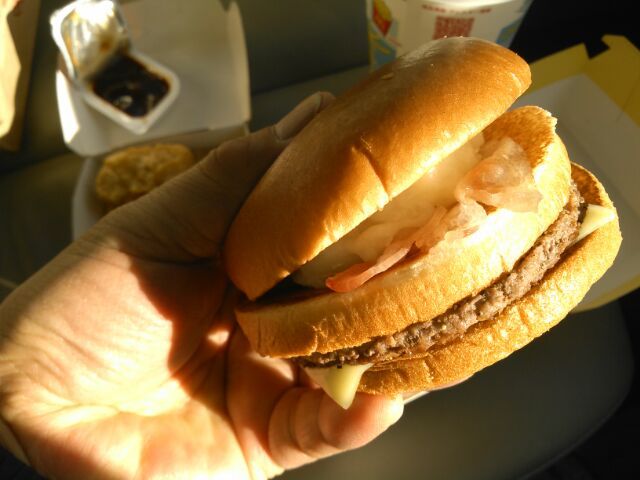 お値段もいいとこ牛っとバーガー By とろきち マクドナルド 西新宿店 西新宿五丁目 ハンバーガー 食べログ