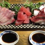 立ち呑みのさのや - ぶり造り 350円・まぐろ切り落とし 280円・たこぶつ 280円(2015.12)